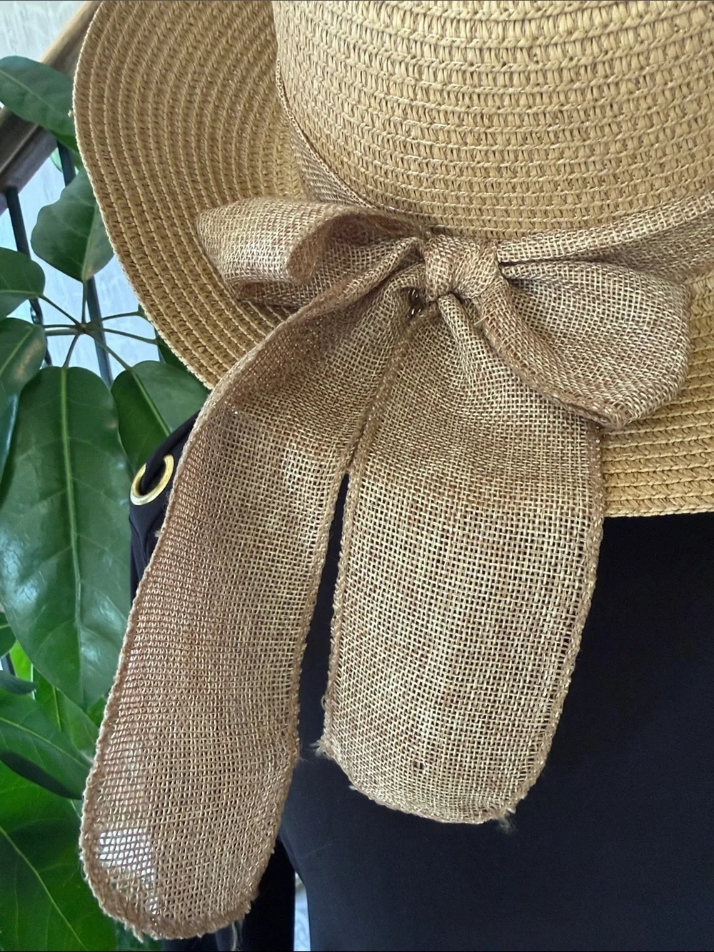SUMMER WIDE BRIM ladies hat with bow, NWOT tan